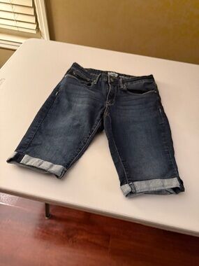 Levi's Signature Modern Skinny Shorts in Dark Blue Denim
